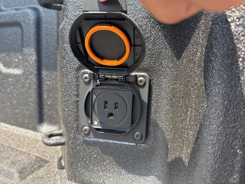 New 2025 GMC Sierra 3500 SLT w/ SLT Convenience Package image 40