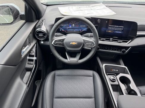 New 2026 Chevrolet Equinox LT w/ Convenience Package II FWD image 17