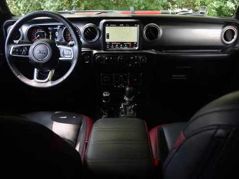 Used 2019 Jeep Wrangler Unlimited Sahara AWD/4WD image 8