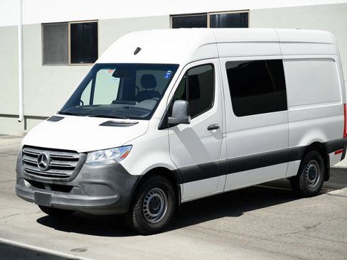 Used 2021 Mercedes-Benz Sprinter 2500 image 21