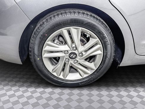 Used 2019 Hyundai Elantra SEL image 29