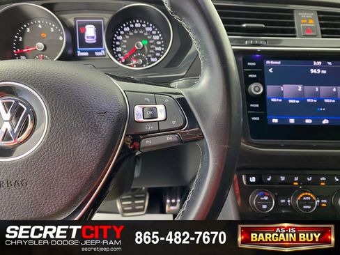 Used 2018 Volkswagen Tiguan SEL w/ R-Line Package AWD/4WD image 16