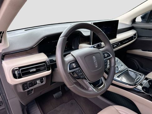 Used 2023 Lincoln Nautilus Reserve FWD image 9