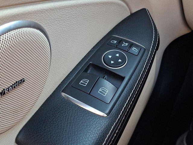 Used 2014 Mercedes-Benz SLK 350 image 29