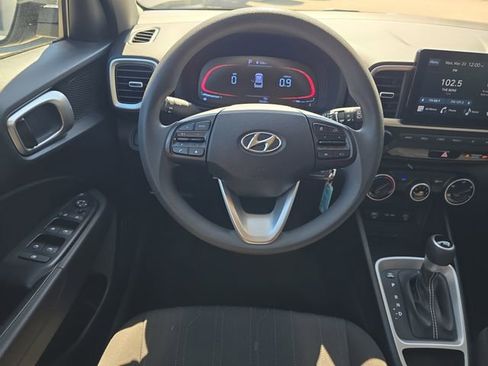 Used 2023 Hyundai Venue SE image 13