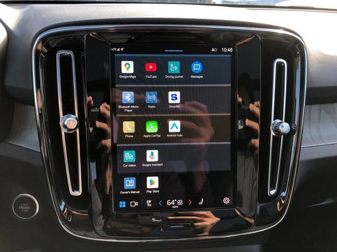 Used 2023 Volvo XC40 B5 Plus w/ Protection Package Premier image 23