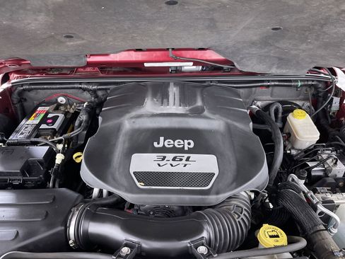 Used 2012 Jeep Wrangler Unlimited Sahara w/ Connectivity Group image 25