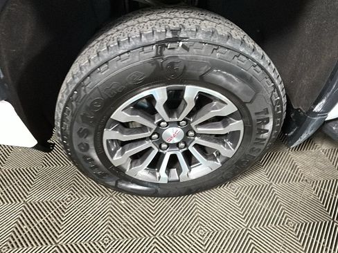 Used 2022 GMC Sierra 1500 AT4 w/ AT4 Premium Package AWD/4WD image 11