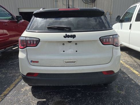 Used 2019 Jeep Compass Latitude FWD image 3