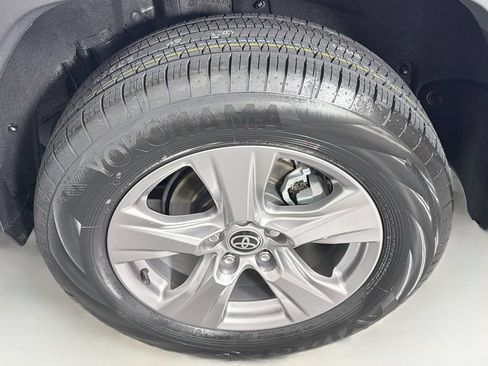 Used 2022 Toyota RAV4 XLE w/ Convenience Package AWD/4WD image 34