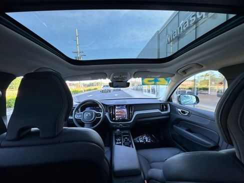 Certified 2025 Volvo XC60 B5 Plus AWD/4WD image 18