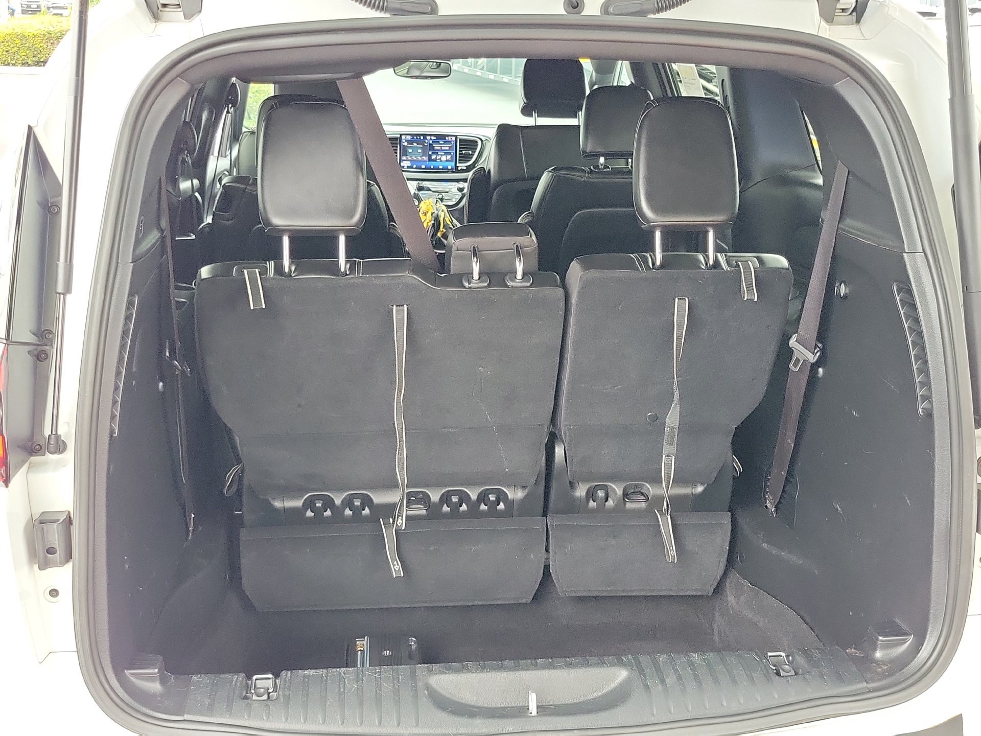 Certified 2025 Chrysler Pacifica Select FWD image 16