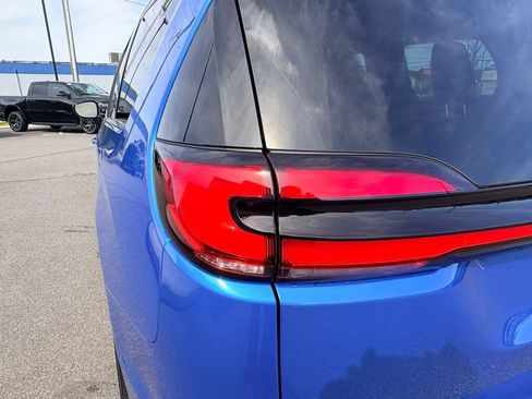 New 2026 Chrysler Pacifica Select FWD image 9