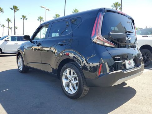 Used 2023 Kia Soul S image 3