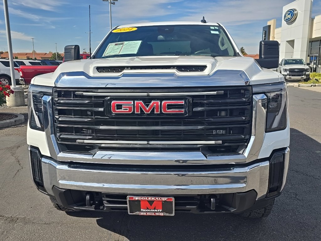 Used 2024 GMC Sierra 3500 Pro AWD/4WD image 9