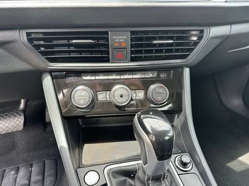 Used 2024 Volkswagen Jetta SE FWD image 21