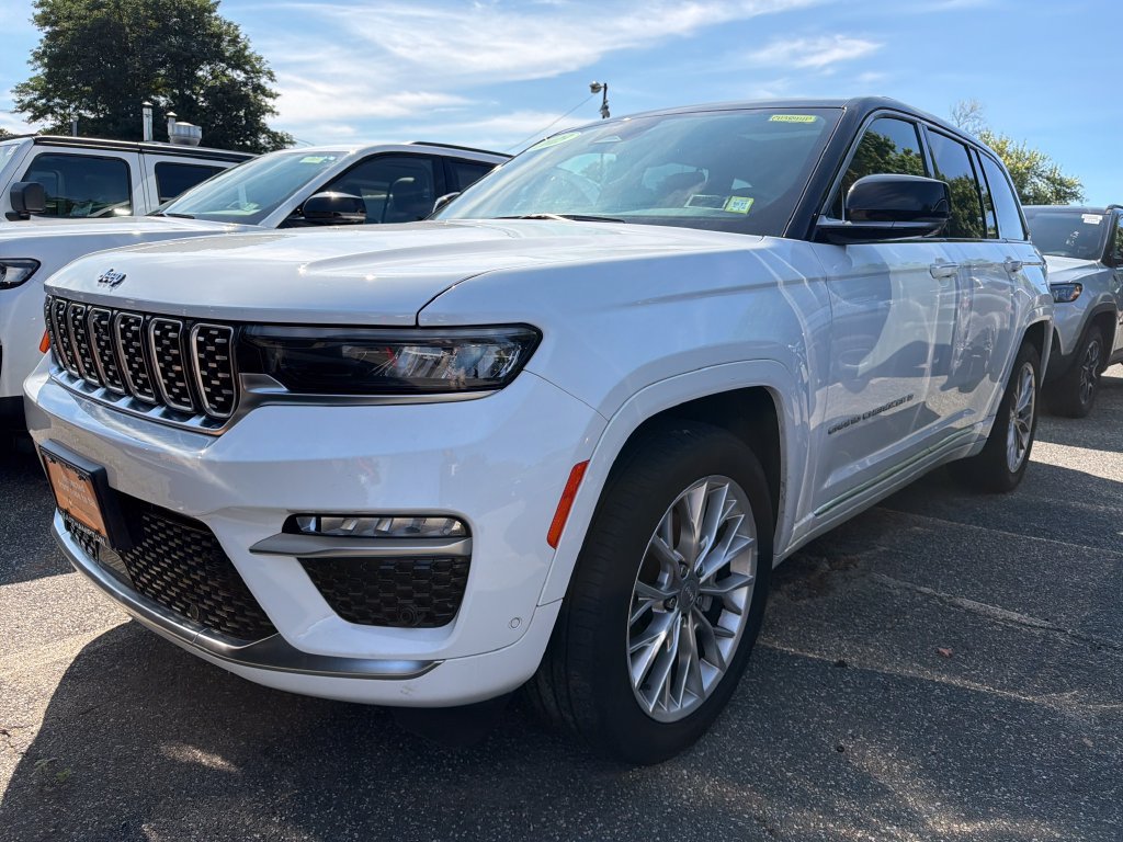 Used 2023 Jeep Grand Cherokee Summit w/ Luxury Tech Group V AWD/4WD image 1