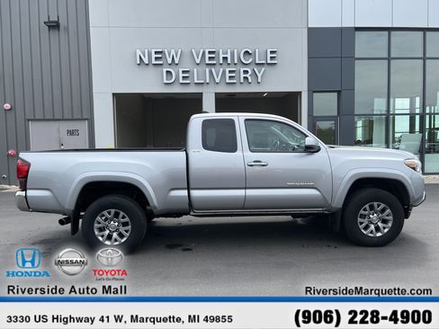 Used 2019 Toyota Tacoma SR5 AWD/4WD image 10