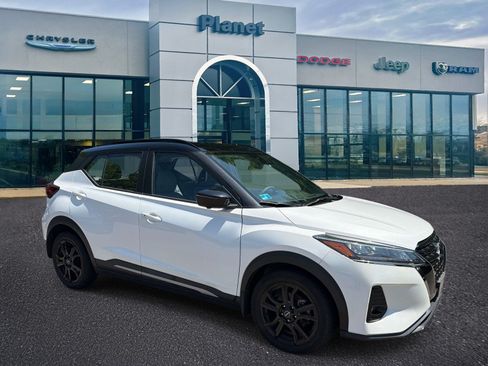 Used 2023 Nissan Kicks SR w/ SR Premium Package FWD image 1