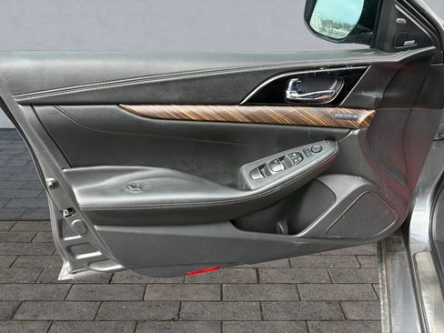 Used 2018 Nissan Maxima Platinum image 10