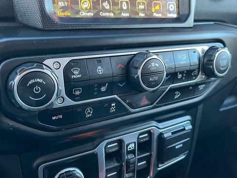 Used 2020 Jeep Wrangler Unlimited Sahara image 19