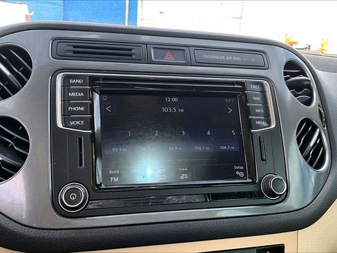 Used 2016 Volkswagen Tiguan SEL image 32