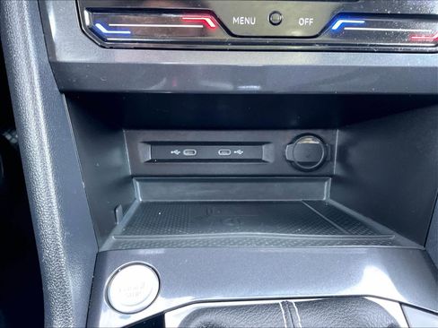 Used 2023 Volkswagen Tiguan SE image 23