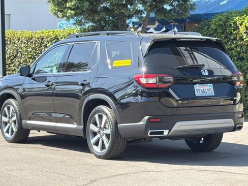 Certified 2024 Honda Pilot Touring image 6