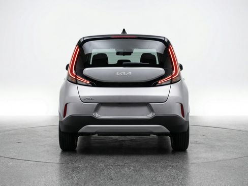 Used 2025 Kia Soul LX w/ LX Technology Package image 7