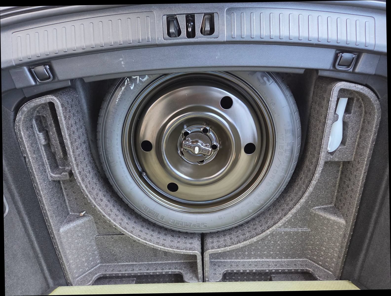 Used 2016 Lincoln MKX Reserve w/ Technology Package FWD image 36