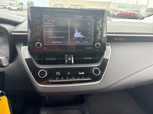 Used 2022 Toyota Corolla LE FWD image 17