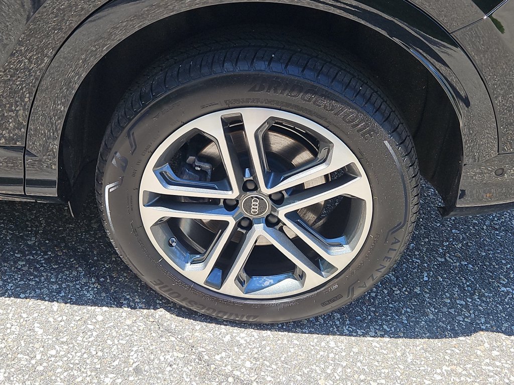 Certified 2025 Audi Q5 Premium w/ Convenience Package AWD/4WD image 3