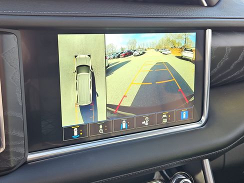 Used 2022 GMC Yukon Denali image 9