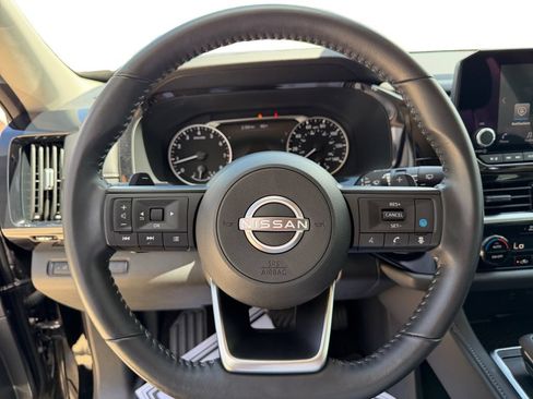 Used 2025 Nissan Pathfinder SV FWD image 13