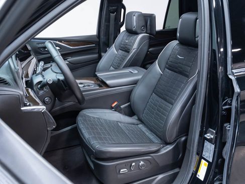 Used 2024 Cadillac Escalade Premium Luxury Platinum AWD/4WD image 8