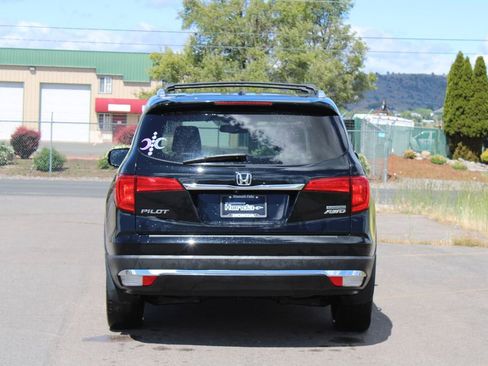 Used 2017 Honda Pilot Touring image 4