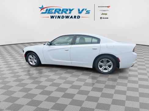 Used 2019 Dodge Charger SXT w/ Leather Interior Group image 5