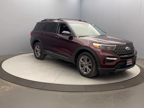 Used 2022 Ford Explorer XLT w/ Equipment Group 202A AWD/4WD image 7