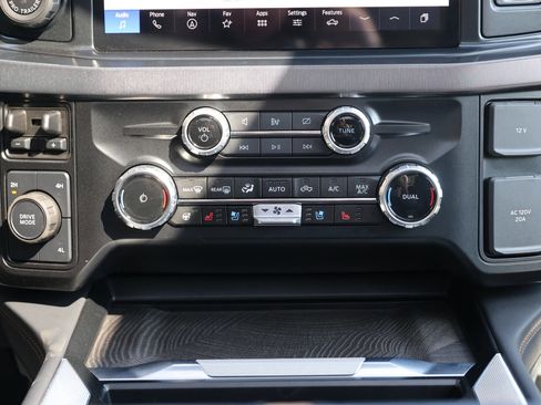 Used 2024 Ford F450 Platinum w/ FX4 Off-Road Package image 28