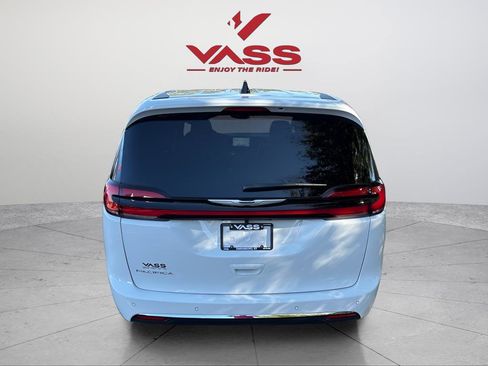 New 2026 Chrysler Pacifica Select FWD image 8