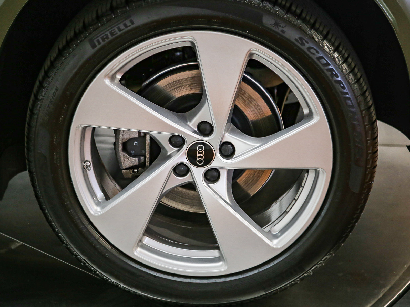 Certified 2025 Audi Q5 Premium AWD/4WD image 11