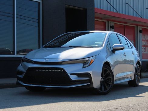 Used 2024 Toyota Corolla SE FWD image 8
