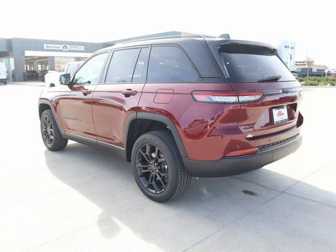 New 2025 Jeep Grand Cherokee Limited image 24