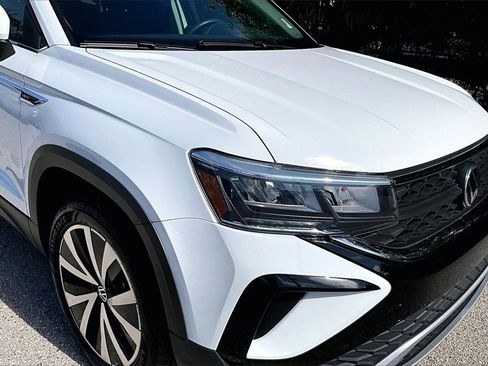 Certified 2022 Volkswagen Taos SE image 12