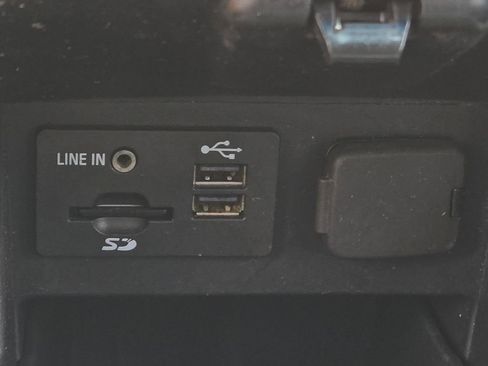 Used 2014 Ford Explorer XLT w/ Equipment Group 202A image 16