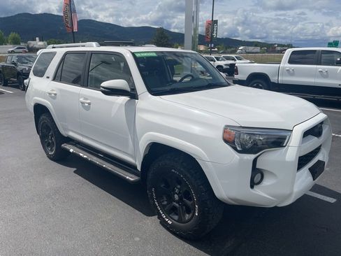 Used 2018 Toyota 4Runner SR5 Premium w/ Convenience Package AWD/4WD image 5