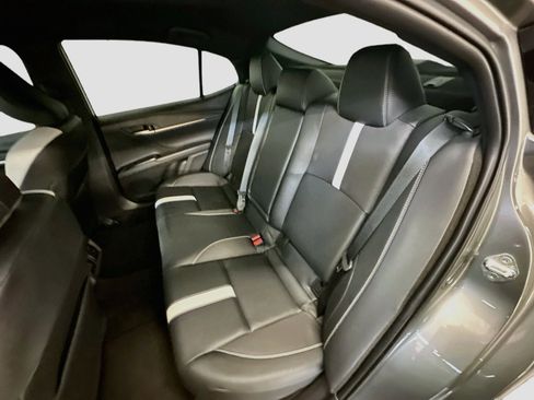 Used 2025 Toyota Camry SE FWD image 29