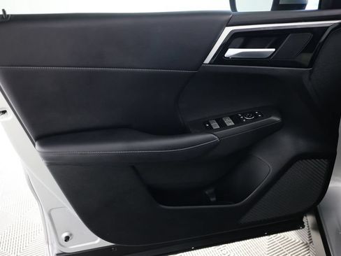 Used 2025 Mitsubishi Outlander SE AWD/4WD image 17