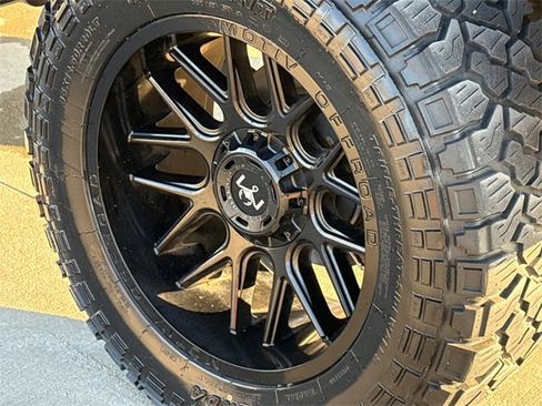 Used 2019 Jeep Wrangler Unlimited Sahara w/ Safety Group image 11