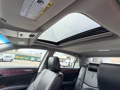 Used 2011 Toyota Avalon FWD image 15